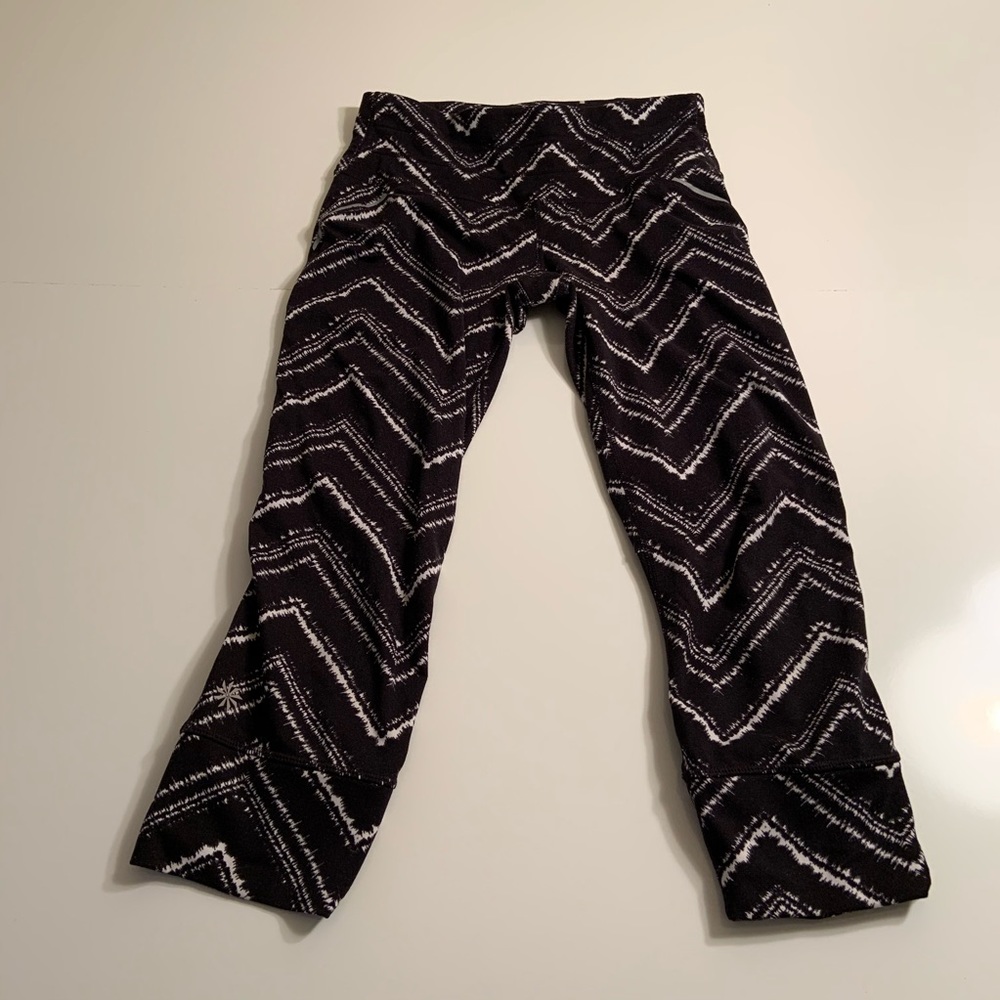 Athleta zig zag relay Capri cropped legging